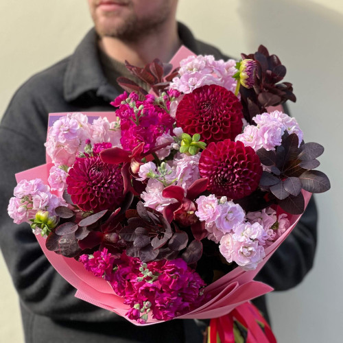 Соковитий букет з жоржинами «Ягідний пиріг»