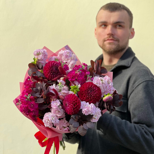 Соковитий букет з жоржинами «Ягідний пиріг»