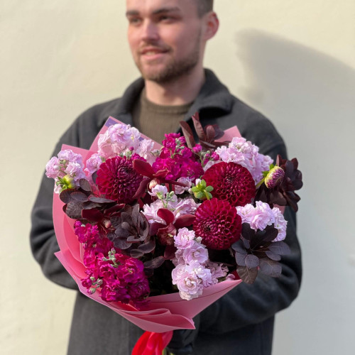 Соковитий букет з жоржинами «Ягідний пиріг»