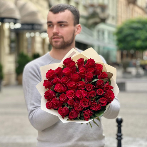 39 троянд сорту Tacazzi у букеті «Кенійський джем»