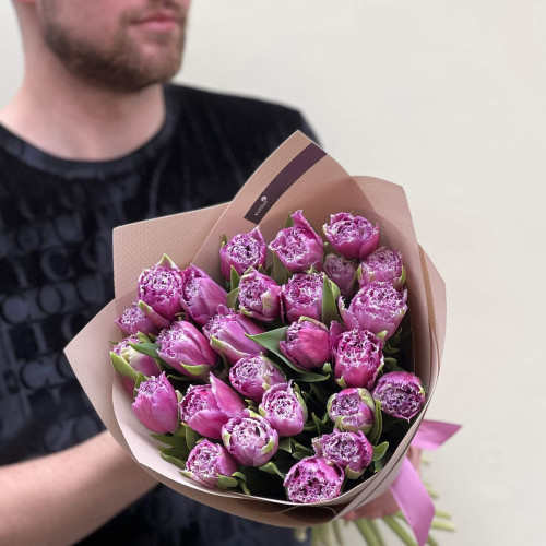 25 розкішних тюльпанів сорту Newcastle у букеті «Голандські чари»