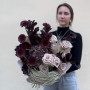 Неординарний стильний букет з бордовими герберами Dark Night «Серце чарівниці»
