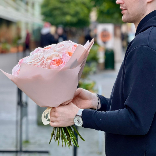 Мікс із 23 піоновидних троянд сортів Juliet та Princess Tsumugi «Мрія Принцеси»