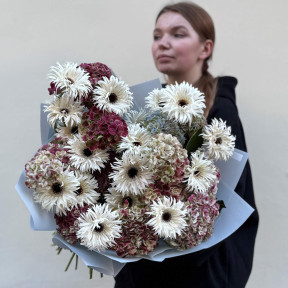 Витончений букет з герберою Spin Abu «Заквітчане павутиння»