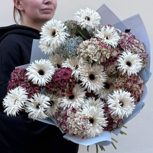 Витончений букет з герберою Spin Abu «Заквітчане павутиння»