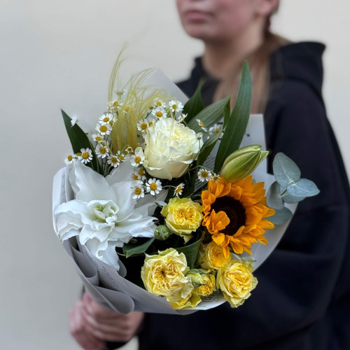 Милий букет у теплих тонах «Сонячні спалахи»
