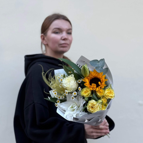 Милий букет у теплих тонах «Сонячні спалахи»