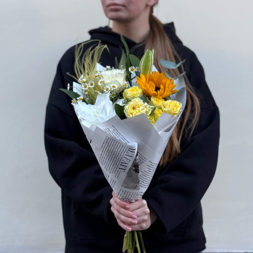 Милий букет у теплих тонах «Сонячні спалахи»