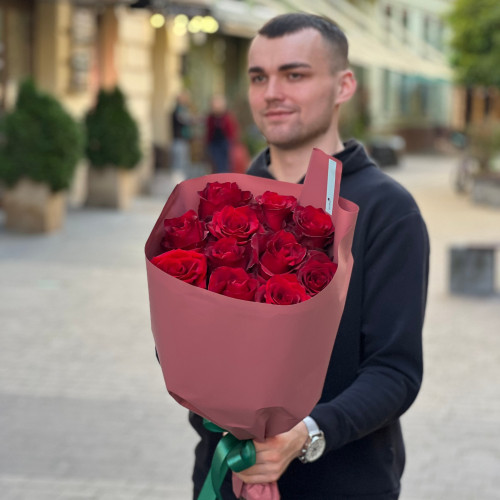 11 еквадорських троянд сорту Explorer у букеті «Осінній рубін»