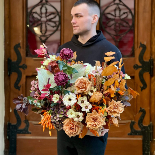 Розкішна композиція з преміальною трояндою Toffee «Осінь у Яремче»