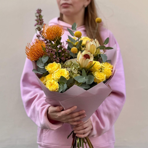 Яскравий цікавий букет «Ранковий сюрприз»