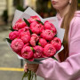 Букет із 15 півоній Coral Charm «Кораловий гердан»