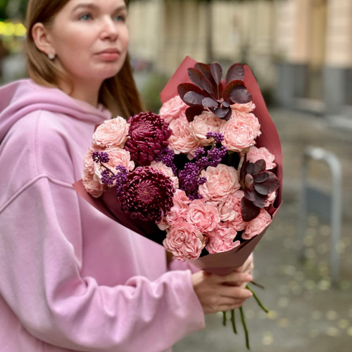 Ніжний букет з хризантемою Bigoudi «Трояндові сутінки»