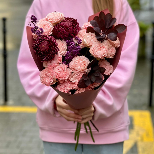 Ніжний букет з хризантемою Bigoudi «Трояндові сутінки»