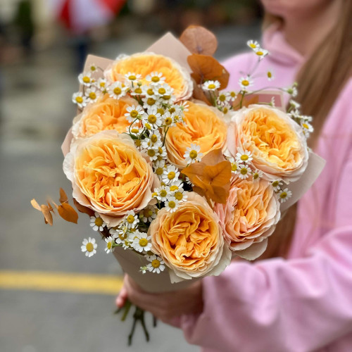 Сонячний букет з трояндою сорту King’s Cross «Королівська посмішка»
