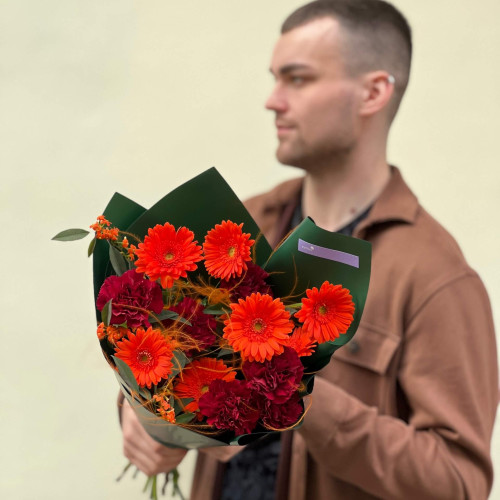 Яскравий букет з герберами «Запальні вогники»