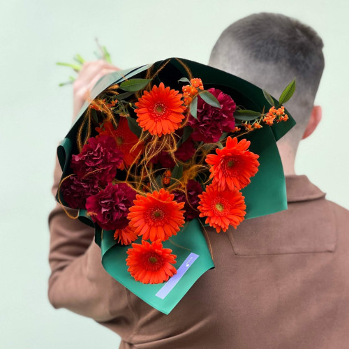 Яскравий букет з герберами «Запальні вогники»