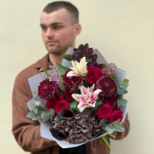 Цікавий букет у насичених відтінках «Сливова розкіш»