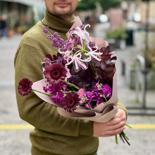 Містичний букет з герберою Dark Night «Зачарована ніч»