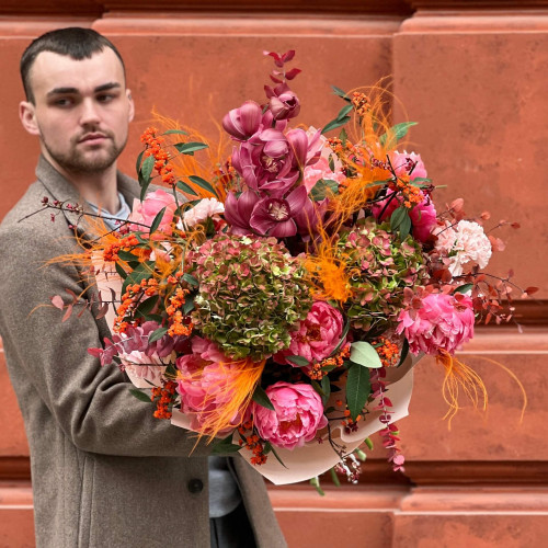 Розкішний об’ємний букет з півоніями Coral Charm «Осінній корал»