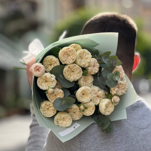 5 гілок вишуканої півонієвидної кущової троянди Champagne у букеті «Лист про кохання»