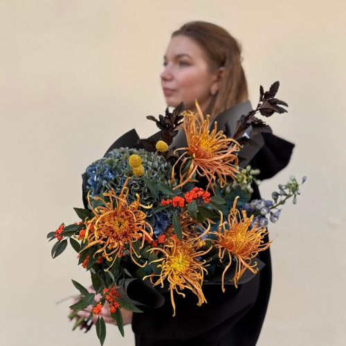 Цікавий осінній букет з хризантемою Cobra Bronze «Вечірній феєрверк»