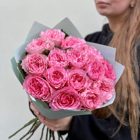 15 рожевих півонієвидних троянд Mayra у букеті «Спогади принцеси»