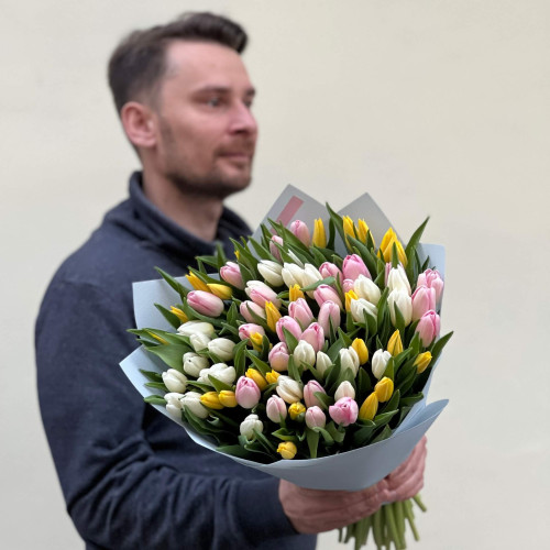 75 класичних тюльпанів у букеті «Весняне шаленство»