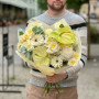 Цікавий букет у лимонних відтінках з антуріумами «Парфуми сонця»