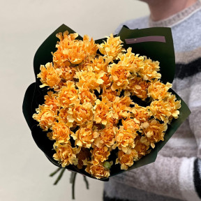 9 гілок кущової троянди Hashtag Paradise у букеті «Медове послання»