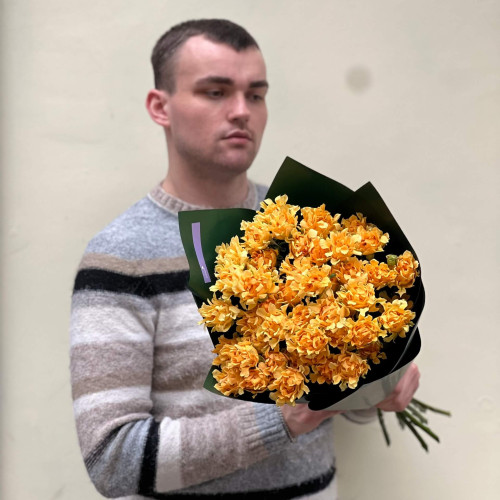 9 гілок кущової троянди Hashtag Paradise у букеті «Медове послання»