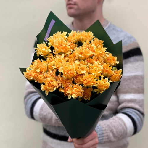 9 гілок кущової троянди Hashtag Paradise у букеті «Медове послання»