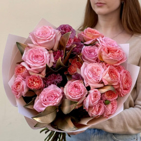 Мереживний букет з півонієвидними трояндами «Золотий персик»