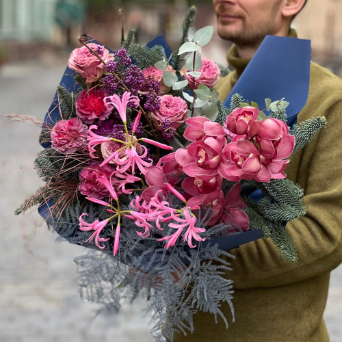 Екстравагантний букет з цимбідіумом «Пурпурова імла»