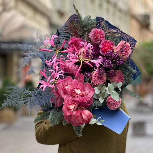 Екстравагантний букет з цимбідіумом «Пурпурова імла»