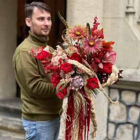 Надзвичайний стильний осінній букет «Рубінові каскади»