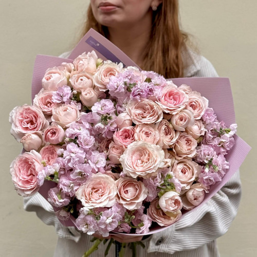 Ароматний букет з кущовою матіолою «Чарівний флер»