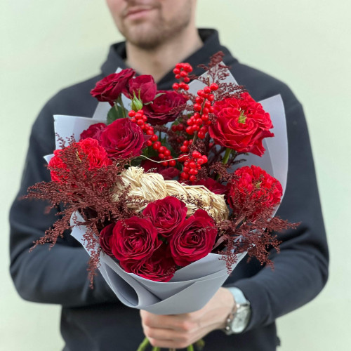 Яскравий букет у червоних відтінках «Терпкі ягідки»