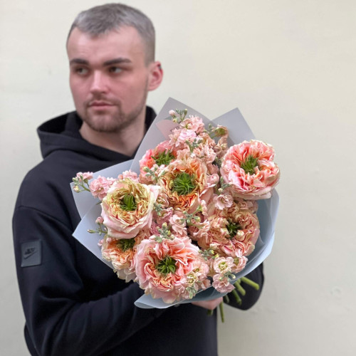 7 Melon X-Pression peony roses and bush matthiola in the bouquet «Melon Scent»