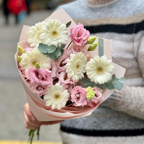 Ніжний букет з герберами «Зефірна галявина»