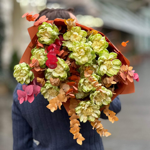 17 неймовірних троянд сорту Veggie у букеті «Зелений лотос»