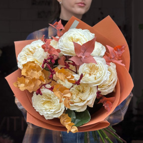 9 світлих півонієвидних троянд сорту Vicky Gardens у букеті «Чуттєвий листопад»