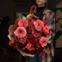 Розкішний фактурний букет з півонієвидними трояндами «Загадкові корали»