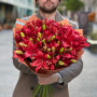 15 червоних лілій сорту Modena у букеті «Аромат пристрасті»