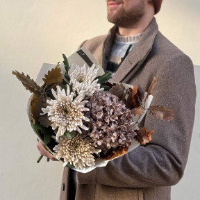 Незвичайний осінній букет з хризантемою «Морозний листопад»