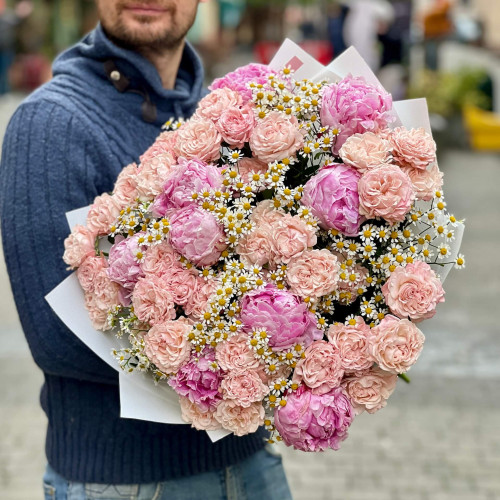 Luxurious bouquet with peonies and spray peony roses «Shimmering Moment»