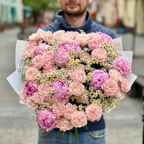Luxurious bouquet with peonies and spray peony roses «Shimmering Moment»