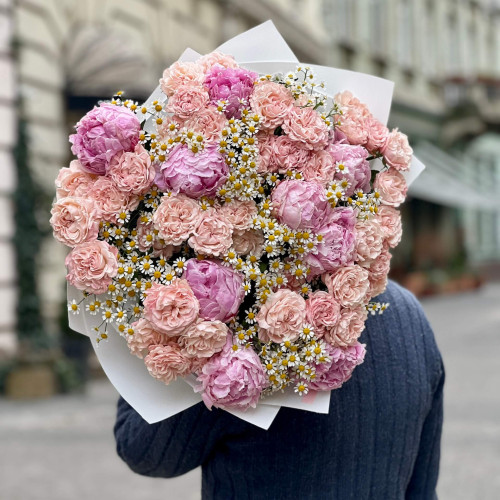 Luxurious bouquet with peonies and spray peony roses «Shimmering Moment»