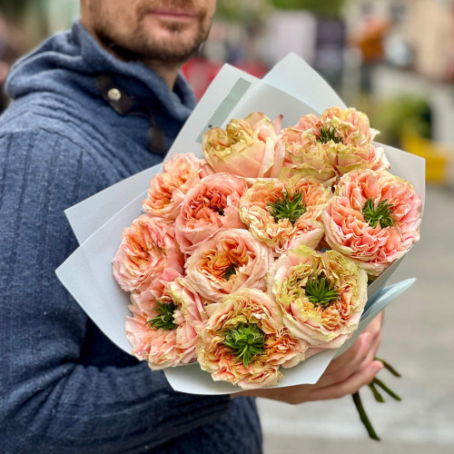 11 троянд сорту Melon X-Pression у букеті «Соковита диня»