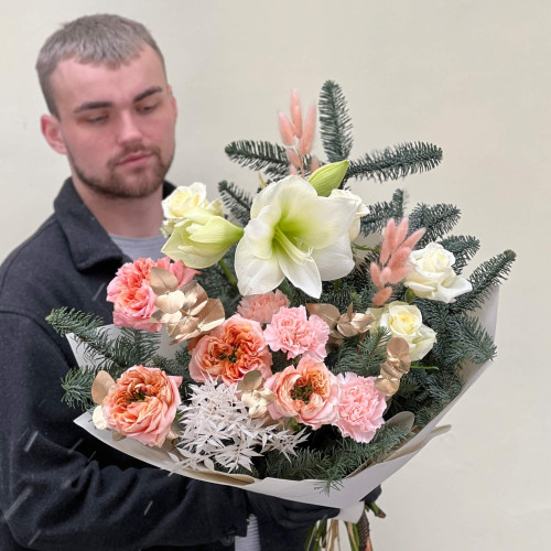 Ніжний зимовий букет з амарилісом «Перший сніг»